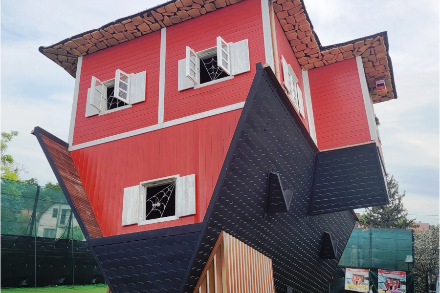 Siófok, Fordított ház